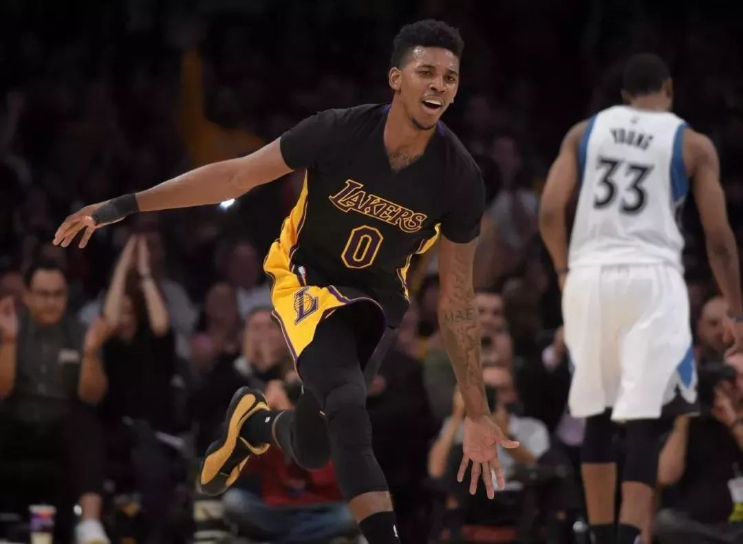 篮球火箭队内训练强度提升，新战术曝光