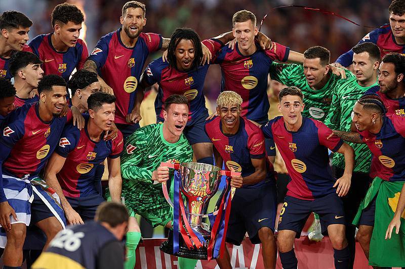 拼了 杨瀚森滑铲第一壮汉