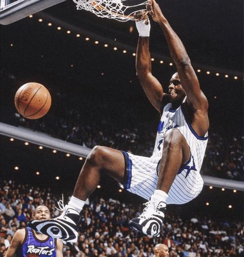 郭艾伦朱芳雨大笑吃烧烤！广州待不下去能去广东，杜锋带他打辽篮