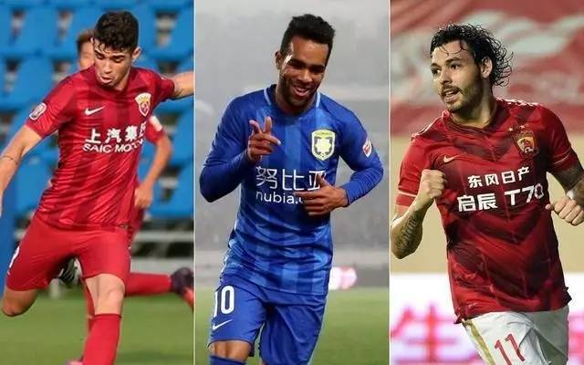 王楚钦、向鹏担任颁奖嘉宾 为青少年小朋友颁奖 全场沸腾了